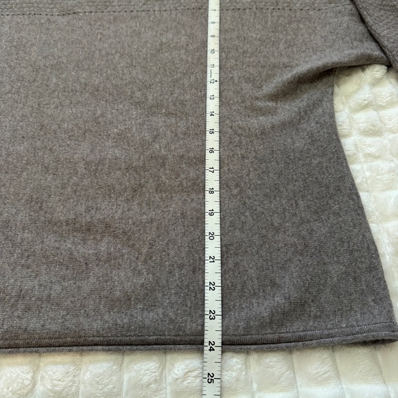 Garnet Hill Medium 100% Cashmere Purple Gray Sweater ~ Classic Minimalist - Picture 6 of 8